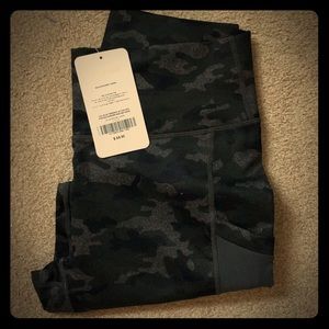 Fabletics Mila camo Capri